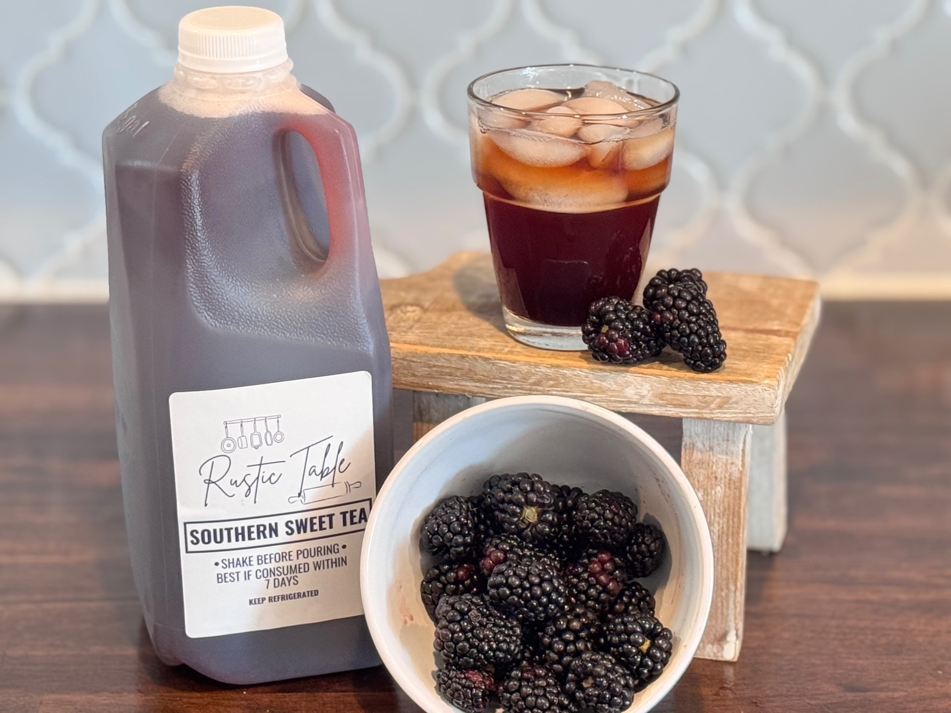 Southern sweet tea with fresh blackberries